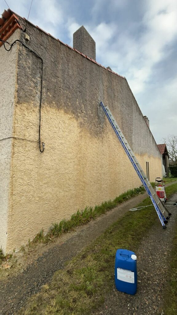 Artisan sur le toit — intervention — CP Rénovation Gironde